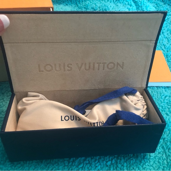 Authentic Women’s Louis Vuitton Sunglass - Picture 7 of 15